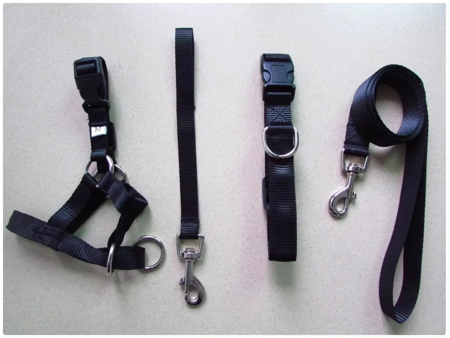 No-Pull Dog Head Halter - Comfortable and Effective Training Aid for Pet Dogs