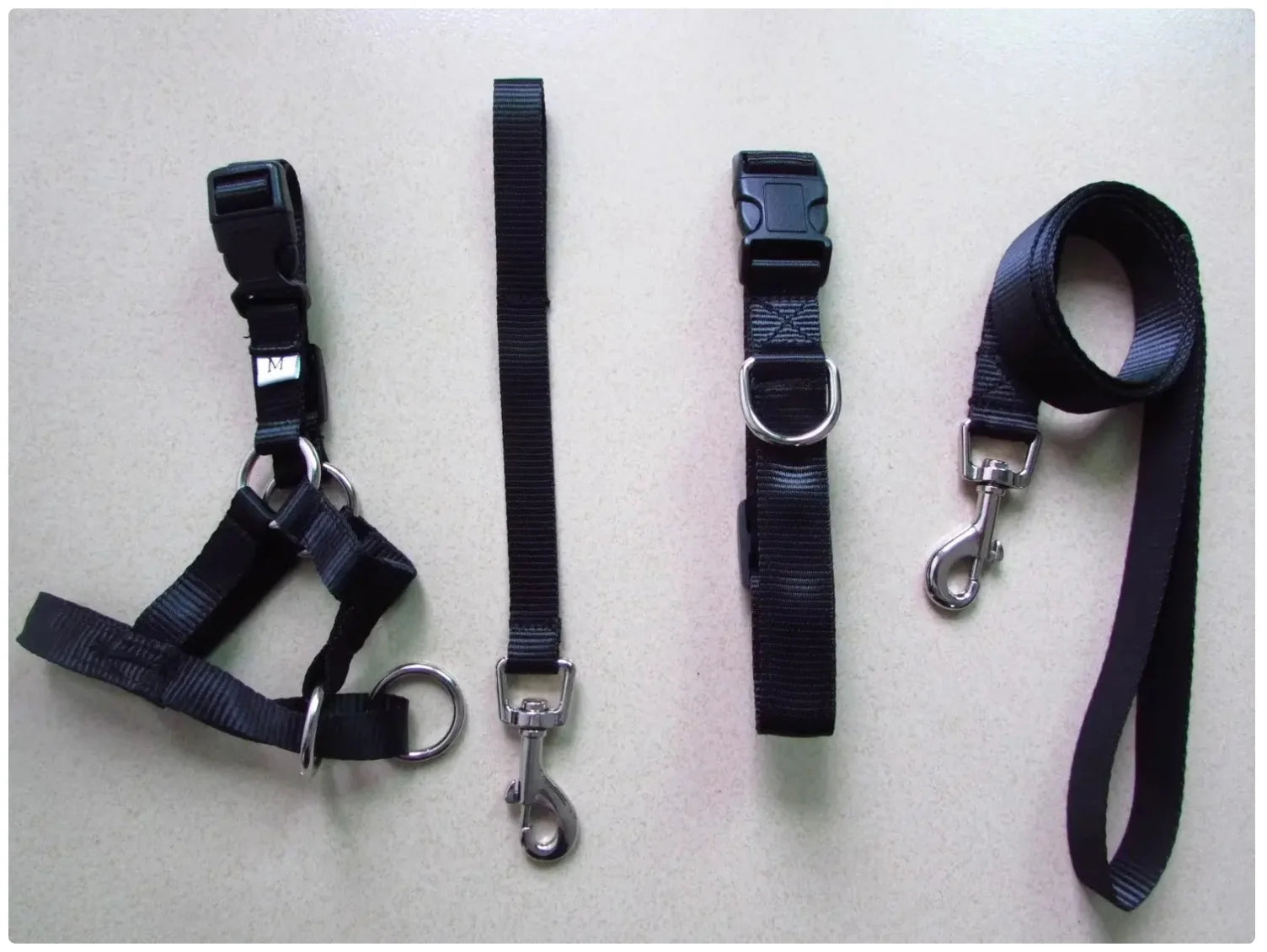 No-Pull Dog Head Halter - Comfortable and Effective Training Aid for Pet Dogs