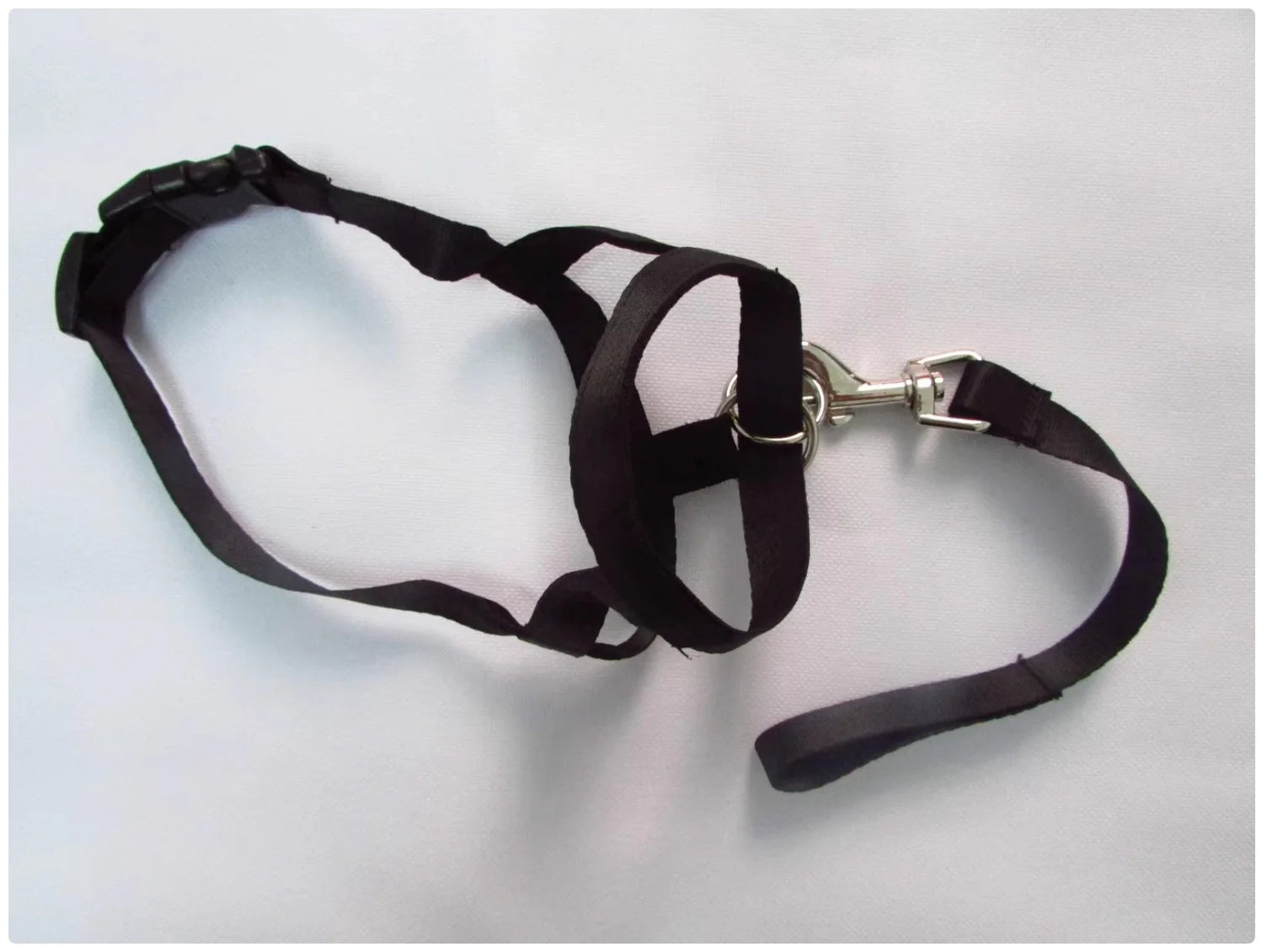 No-Pull Dog Head Halter - Comfortable and Effective Training Aid for Pet Dogs
